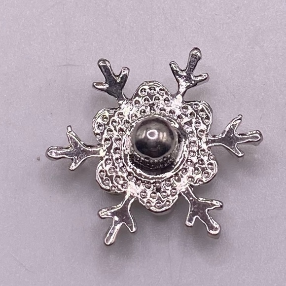 Silver Pearls Snap Jewelry Bracelet w/ Holiday Snowflake Snap SMALL Wrist NWT - Picture 5 of 9